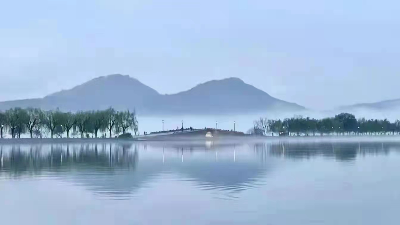 20220406-On qiantang lake in spring-2.jpg